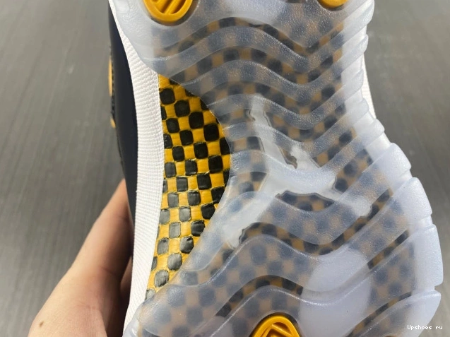 Jordan Air black and 11 yellow 0716